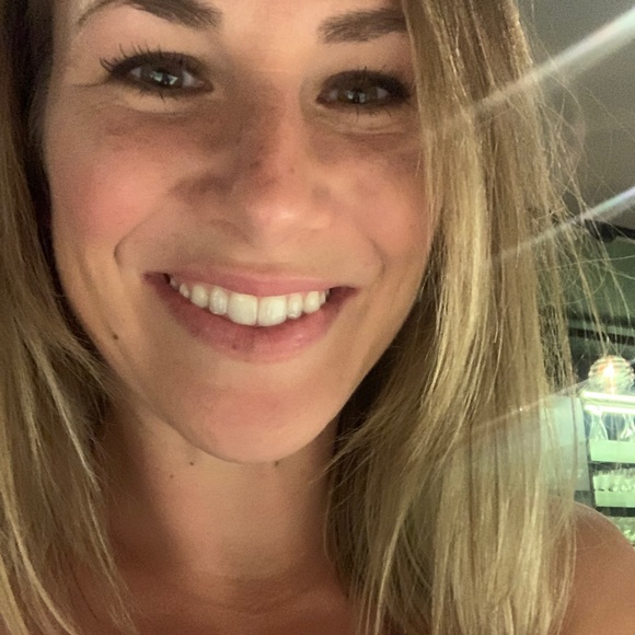 Meet your Posher, Laura - Picture 1 of 1